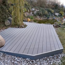 podest-garten-teich-liegefläche-garten-arbeit-helfer