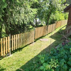 zaun-aufstellen-gartenzaun-montage